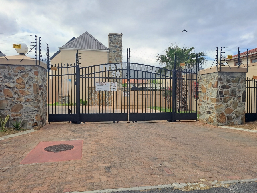 2 Bedroom Property for Sale in Whispering Pines Western Cape